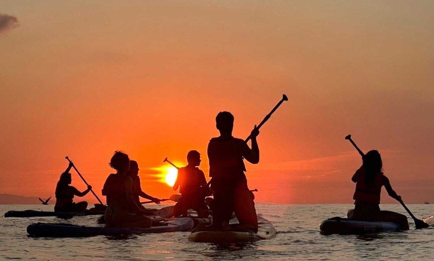 Image 4: ¡Empieza el día de forma diferente! Paddle surf al amanecer con fotos