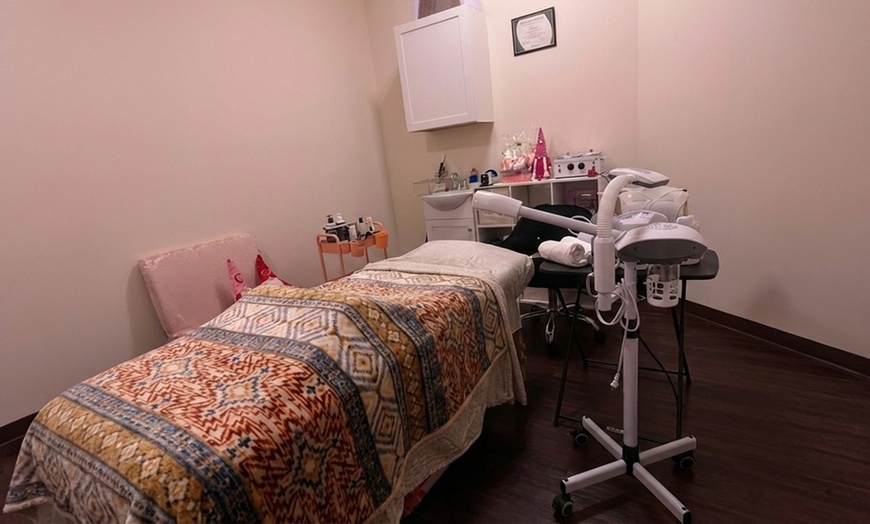 Image 4: 50-Min Brightening Facial or 1 or 2 Microdermabrasion Facial Sessions