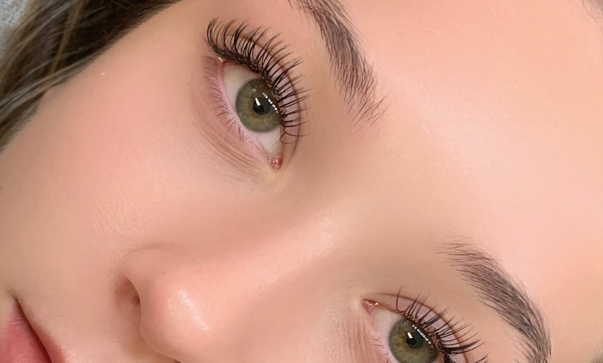 Image 2: Up to 64% Off on Eyelash Extensions at Gplus Lash Beauty Spa