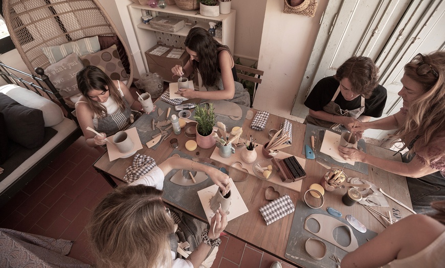 Image 8: Taller creativo de cerámica y vino Wine & Clay para 1 o 2 personas