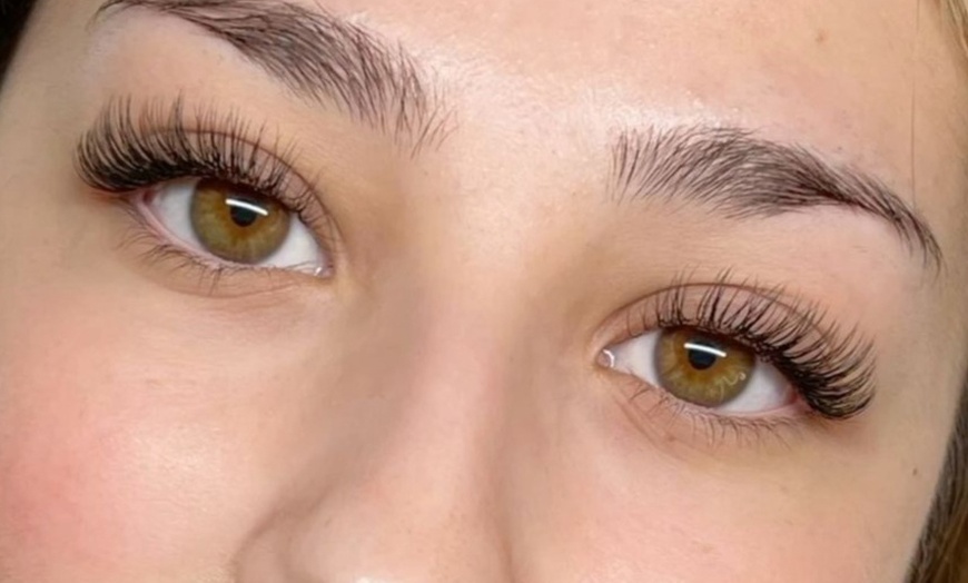 Image 1: Up to 55% Off on Eyelash Extensions at Bee Beauty