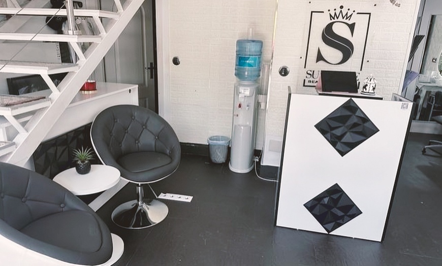 Image 7: Rasgos definidos: micropigmentación capilar, de cejas o labios