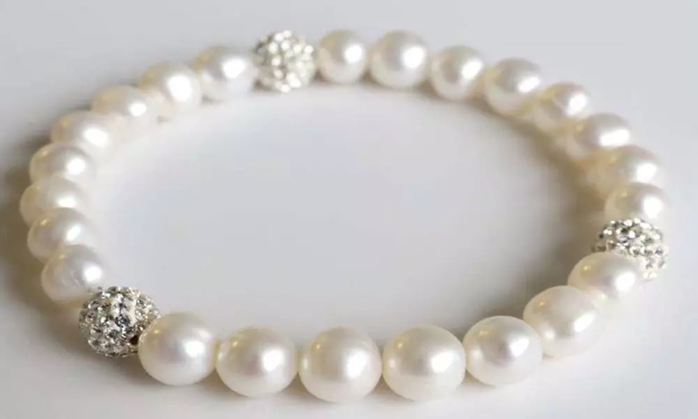 Genuine Freshwater Pearl Stretch Bracelet made With Crystals From Swarovski