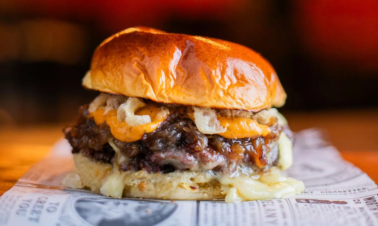 Menú de burguer con patatas fritas y opción a bebida para 2 personas