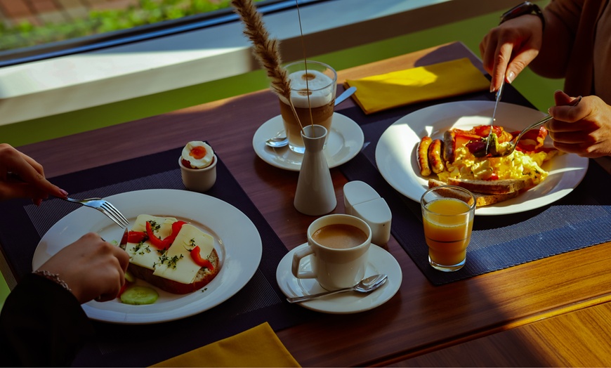 Image 1: All-you-can-eat-Frühstücksbuffet für 1, 2 oder 4 Personen