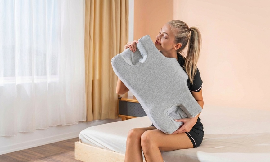 Image 4: Anti-Wrinkle Memory Foam Pillow