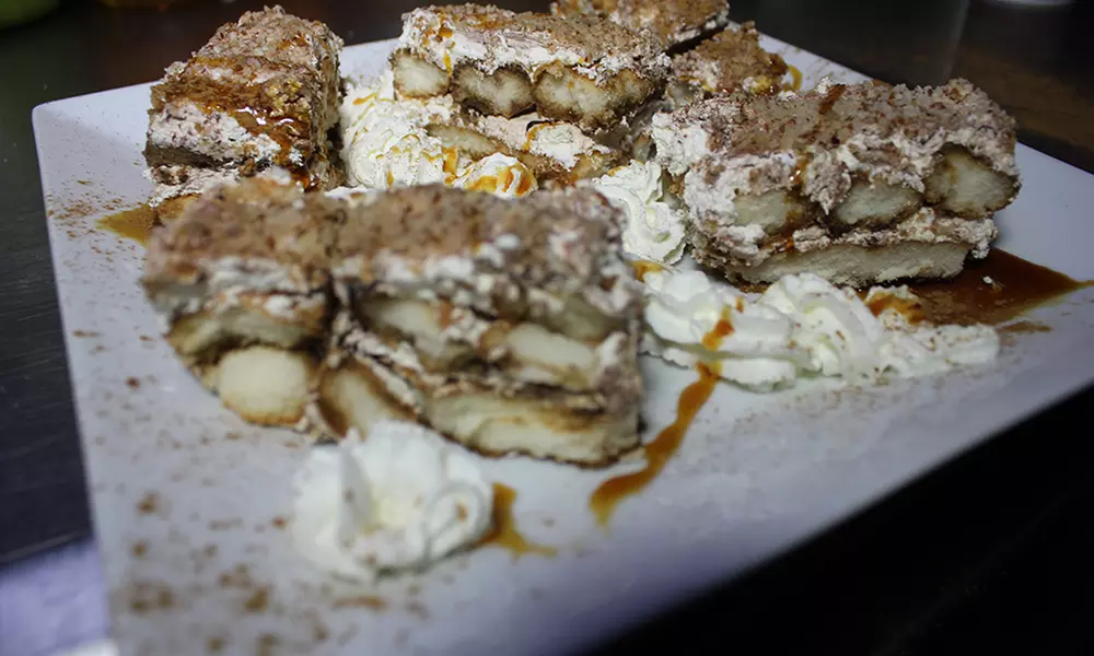 Menú canario para 2 o 4 personas con entrantes, postre y bebida