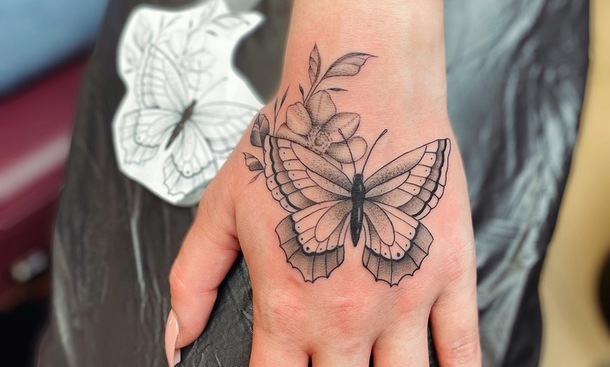 Image 2: 1 kleines oder mittelgroßes Tattoo oder kleines Partnertattoo