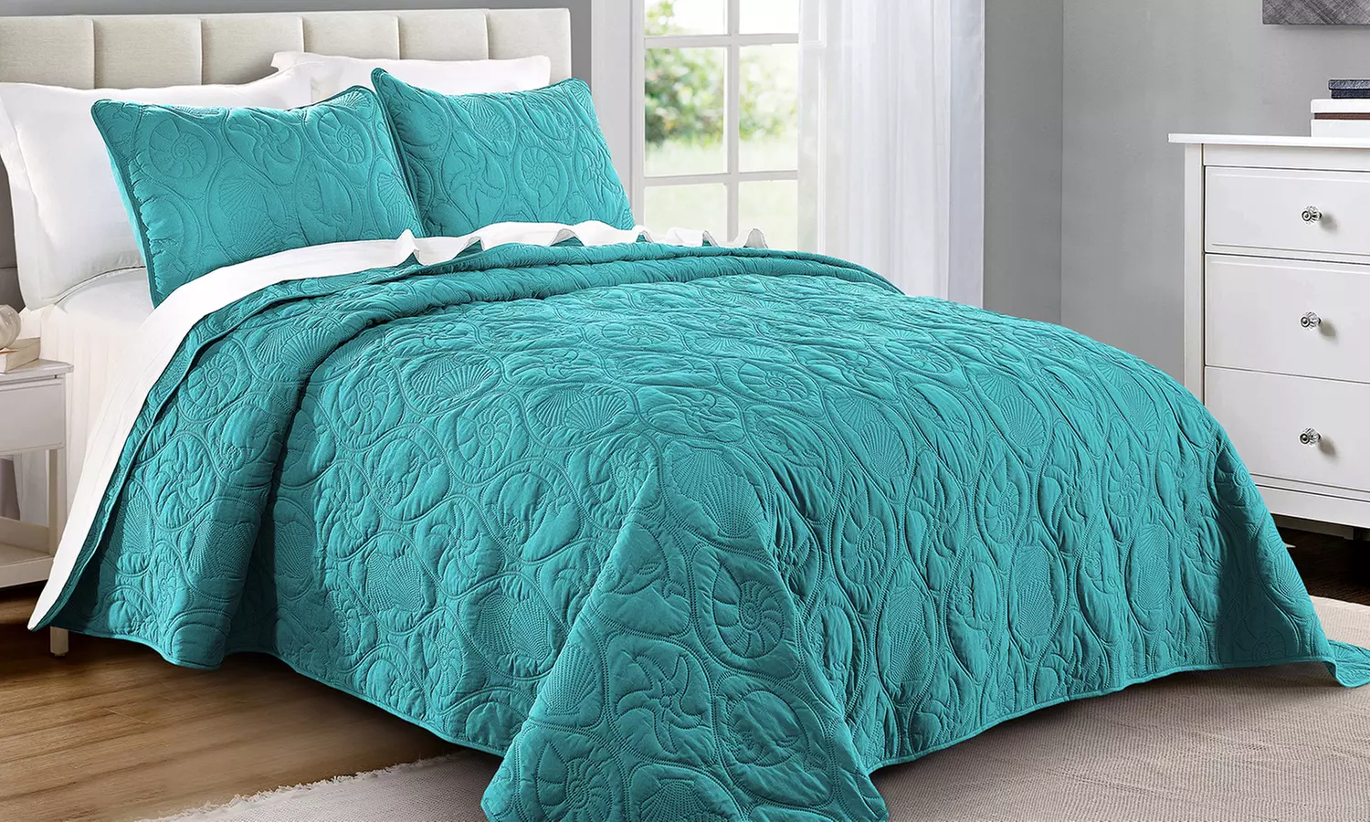 Fresh Linen Reversible Oversized Quilt Set (2- or 3-Piece) - Primary Image