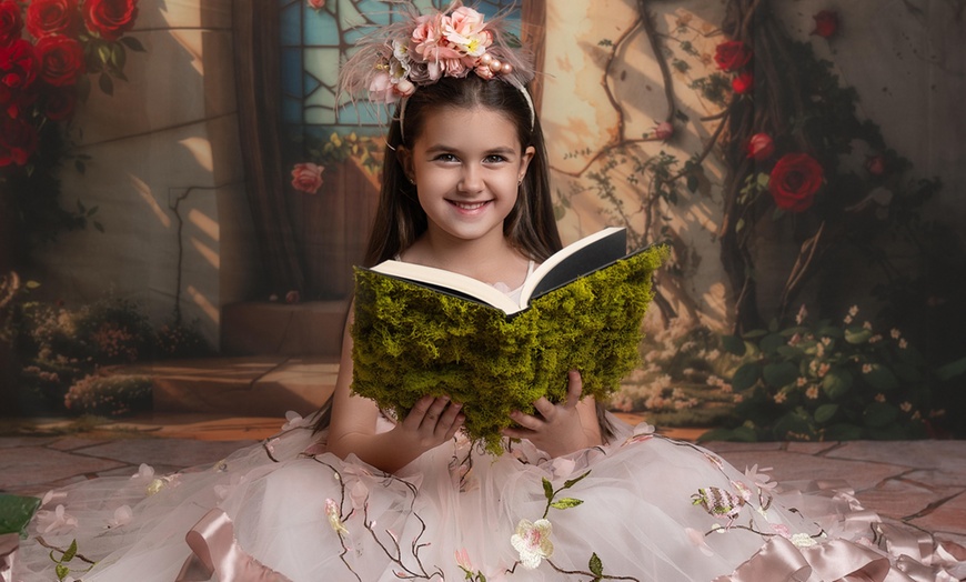 Image 2: 30 or 60-Min In-Studio Photography and a 8x10'' Canvas Display 