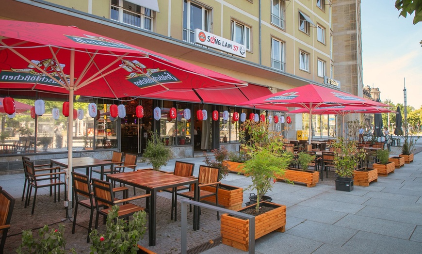 Image 9: Sushi Platte mit bis zu 100 Stück inkl. Vorspeise oder Dessert