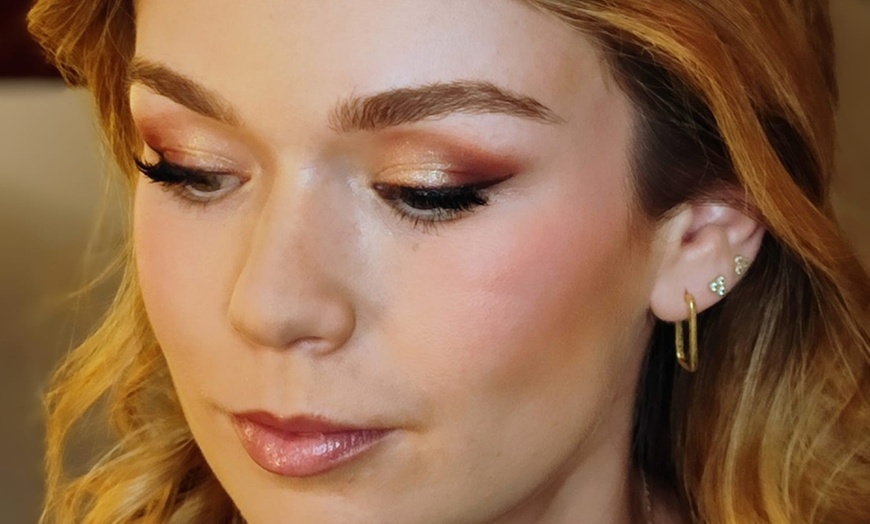 Image 9: Maquillaje y peluquería a domicilio para eventos o para novia