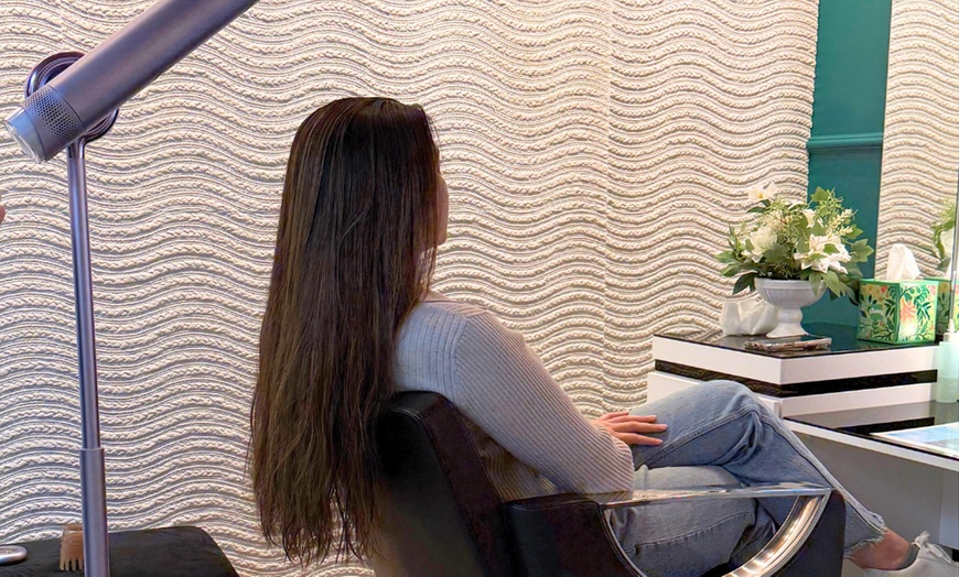 Image 6: Enjoy a 30 or 60-Minute AI+ Machine Hair Wash or Scalp Care + More at Luxury Health Massage Spa (Up to 75% Off)