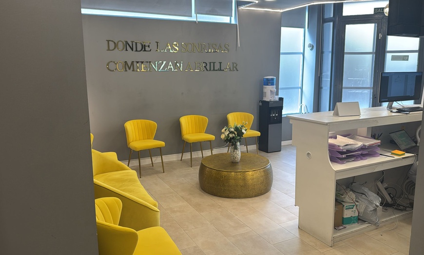 Image 9: Limpieza bucal, flúor, diagnóstico o curetaje con limpieza y revisión
