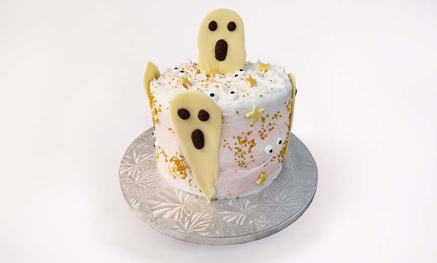 Image 3: Spooky, festive Halloween Cakes - Perfect for parties and treats!