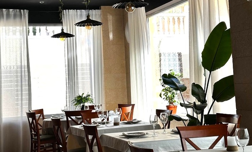 Image 11: Paella para 2 o 4 personas con entrante, postre y bebida