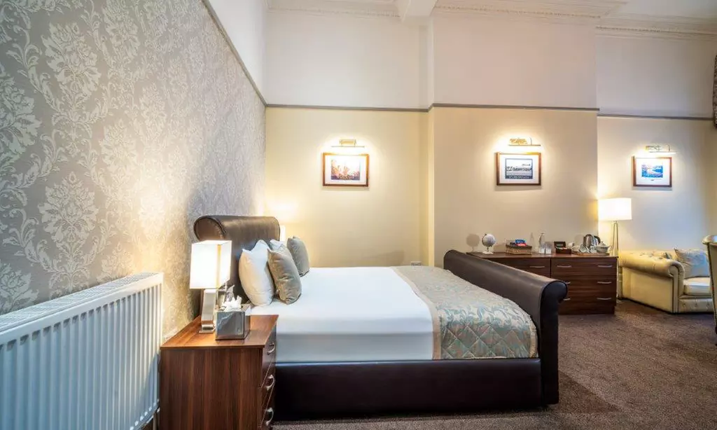 Scarborough: Standard Double or Twin Room with Breakfast and Wi-Fi