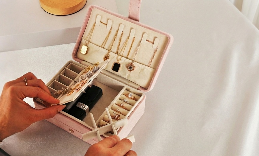 Image 7: Portable Velvet Jewellery Box