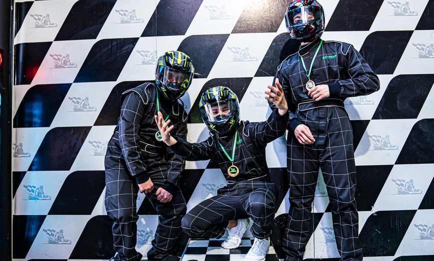 Image 5: Ultimate Group Karting 1X10 Min Ride & License for 1,2,4 or 6  Persons