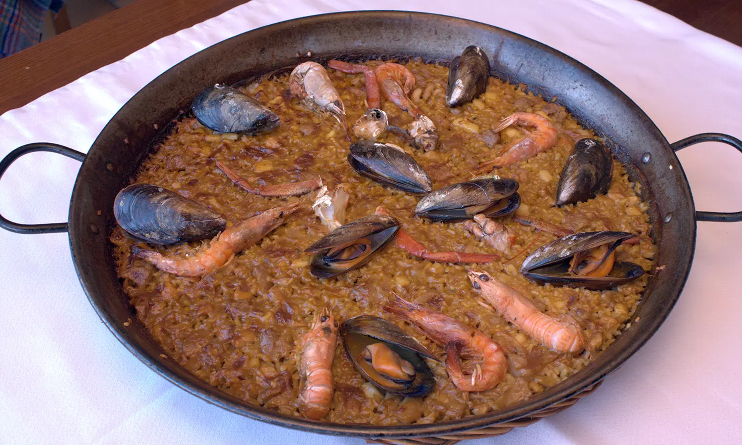 Menú mediterráneo para 2 o 4 con postres y vino con vistas al mar