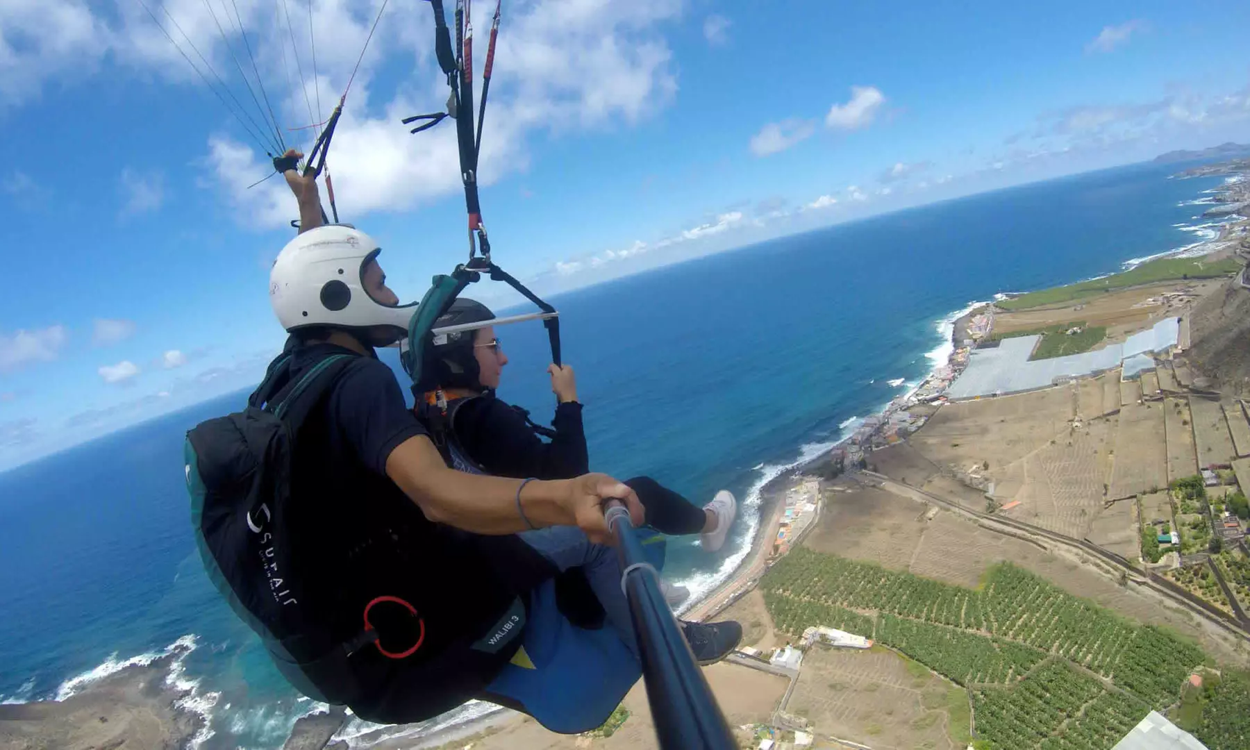 Roza las nubes: vuelo de iniciación al parapente con foto incluida