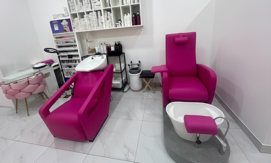 Image 3: 60-Minute Classic or Hydra Facial or Classic Facial with Mani-Ped