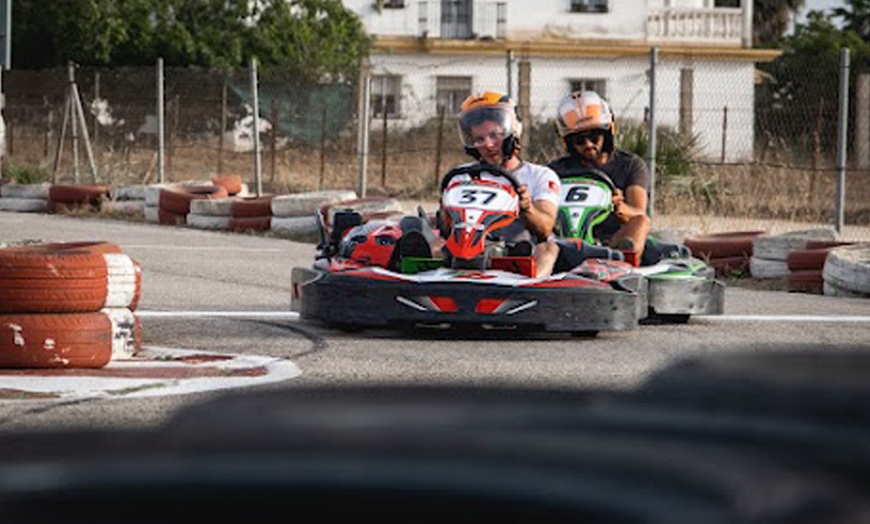 Image 1: Sesión de karts para 1, 2 o 4 personas