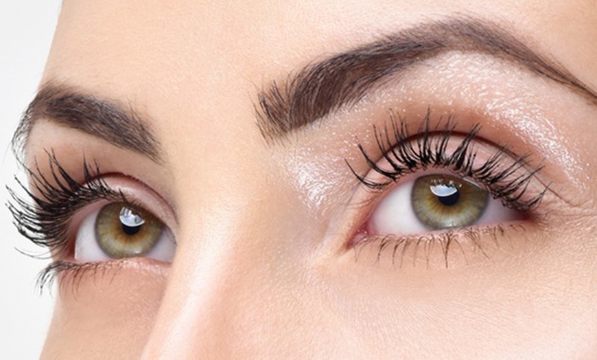 Image 1: Lifting y tinte de pestañas, diseño y depilación de cejas o laminado