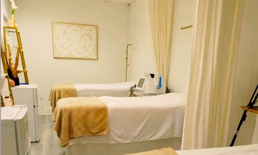 Image 2: 1,3 or 5 60 Minute Lymphatic Drainage Massage for 1