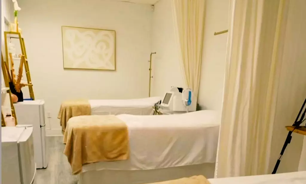 1,3 or 5 60 Minute Lymphatic Drainage Massage for 1