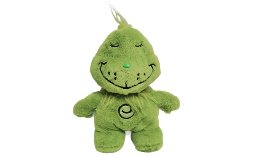 Image 2: Peluche ispirato al Grinch con respirazione simulata