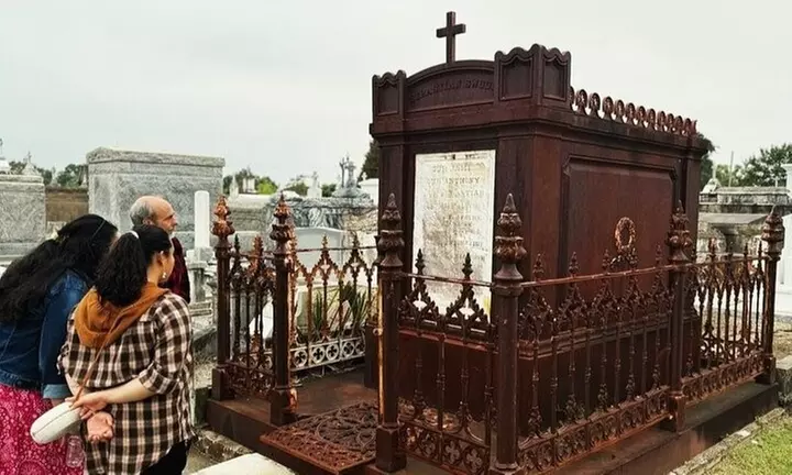2 Hour BYOB Adult Only Paranormal Ghost Tour through New Orleans