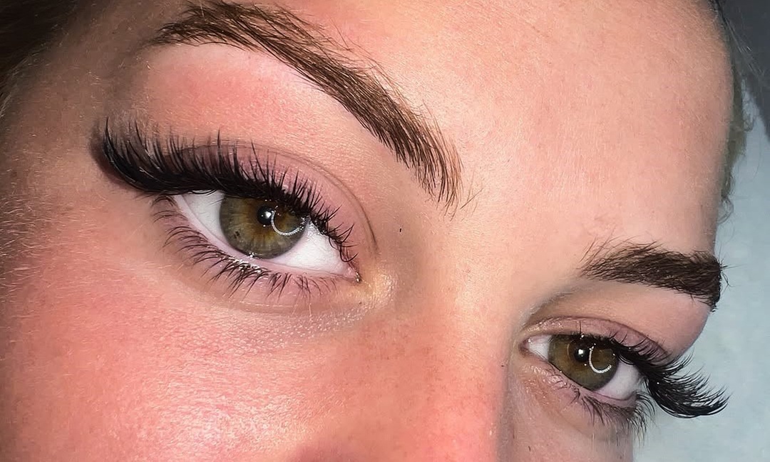 Get Glamorous: Premium Classic, Hybrid, or Volume Eyelash Extensions