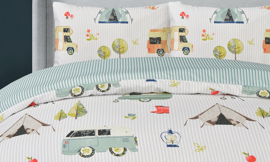 Image 3: Luxury Soft Reversible Camping Retreat Duvet Cover and Pillowcases