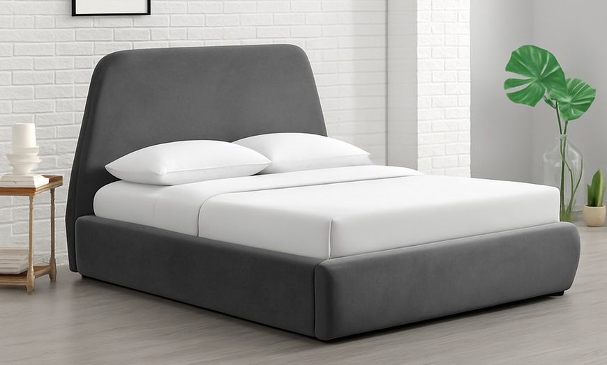 Image 2: Lit coffre en velour "Sacha" par Kocoon