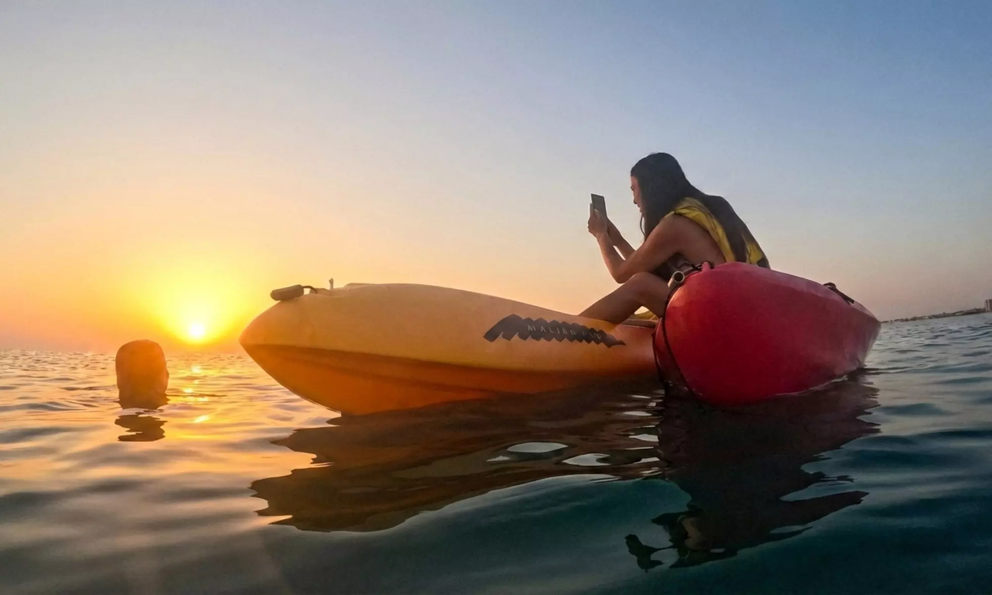 Excursión guiada en kayak a elegir con fotos y opción a snorkel para 1