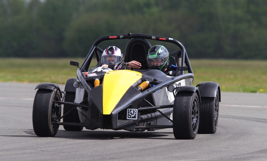 Image 10: Junior Driving Experience Blast (Weekday)



