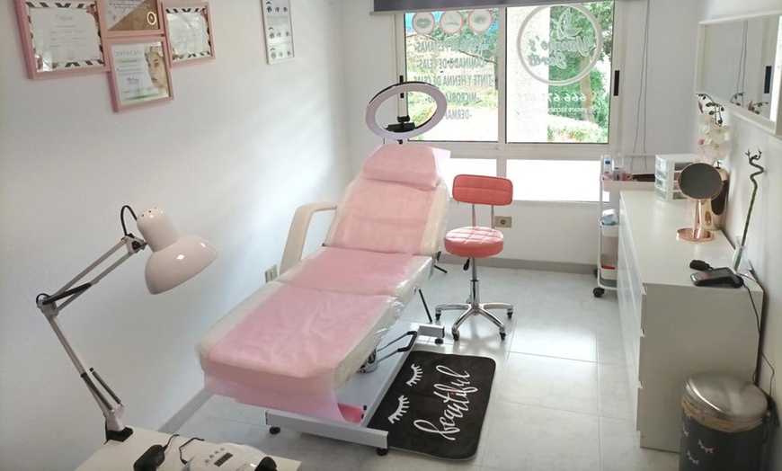 Image 2: Limpieza facial con mascarilla o con peeling y luz LED