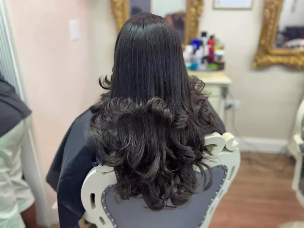 Get Stunning Hair with Single Process Color, Highlights & Blow Out