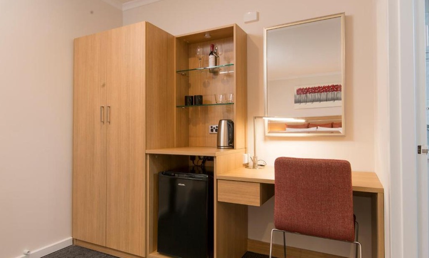 Image 6: Adelaide: Superior King Room w/Food & Beverage Voucher & Late Checkout