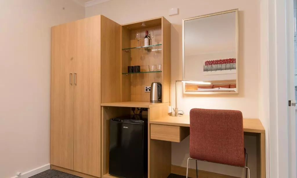 Adelaide: Superior King Room w/Food & Beverage Voucher & Late Checkout