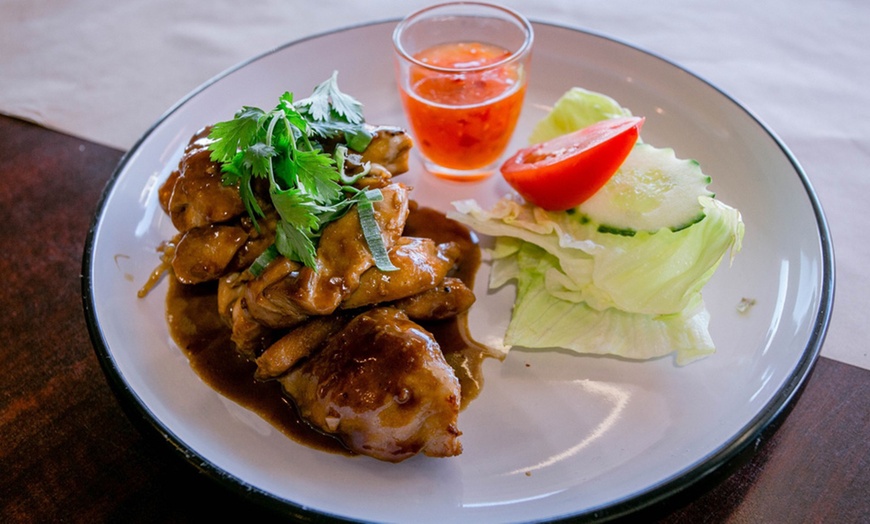 Image 2: 2-Course Thai Lunch or Dinner + Drinks