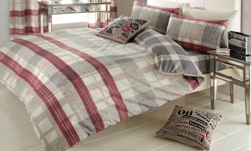 Image 13: Easy-Care Duvet Cover Set