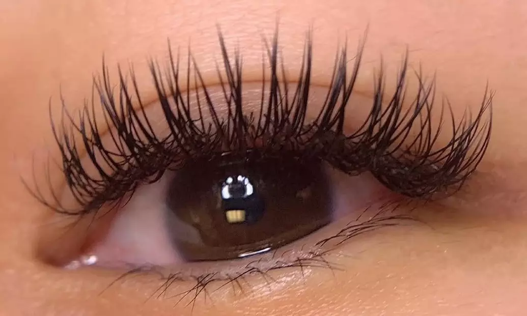 Get Classic or Hybrid Eyelash Extensions for Everyday Glam