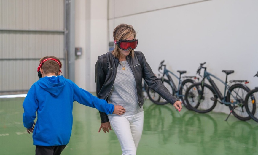 Image 12: Curso de conducción para 1 niño con simulador, gafas y buggies