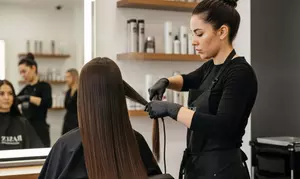 Alisado brasileño o de queratina con lavado, masaje craneal, corte de puntas y peinado para 1 persona; ahorra hasta 73% 