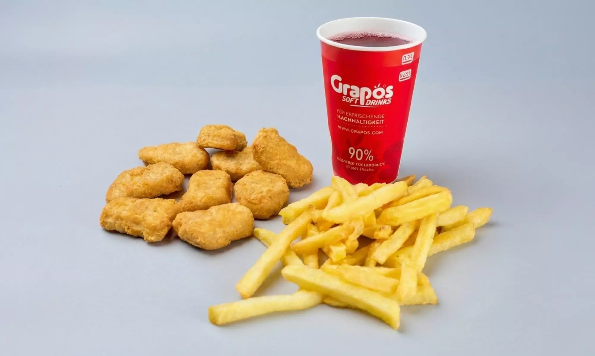 9 Chicken Wings oder Nuggets mit Pommes frites und Softdrink-Flat