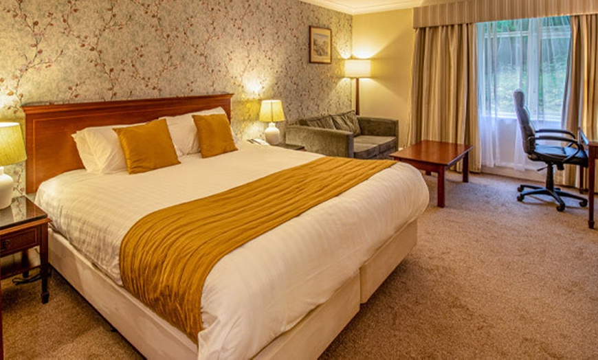 Image 10: West Yorkshire: 4* Relaxing Overnight Stay for 2