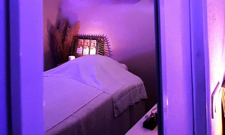 Image 2: Instant cocooning au choix : soin du visage et / ou massage au Cannet