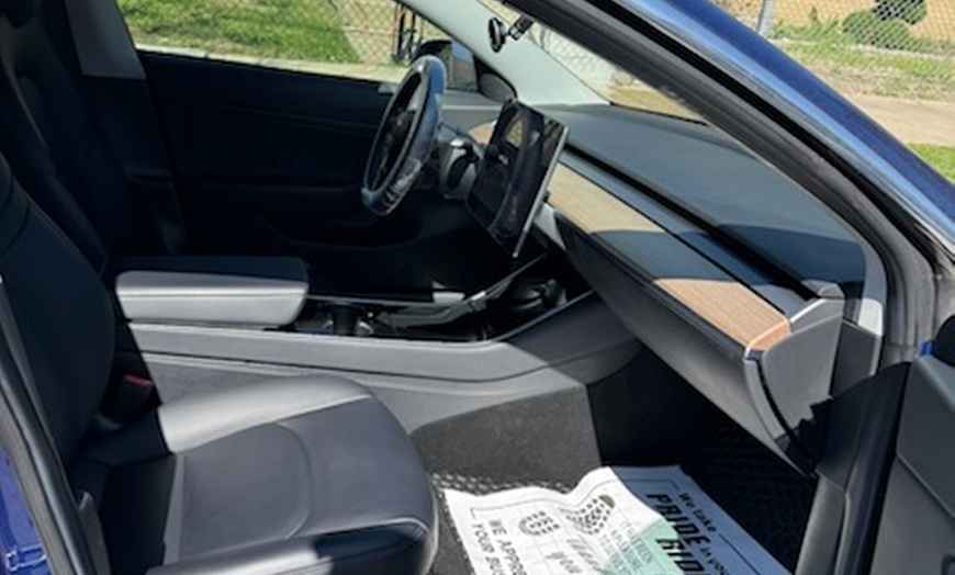 Image 7: Basic Interior Detail for Sedan/SUV and Truck